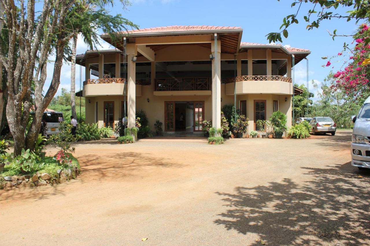 Hibiscus Garden Hotel Tissamaharama Exteriér fotografie